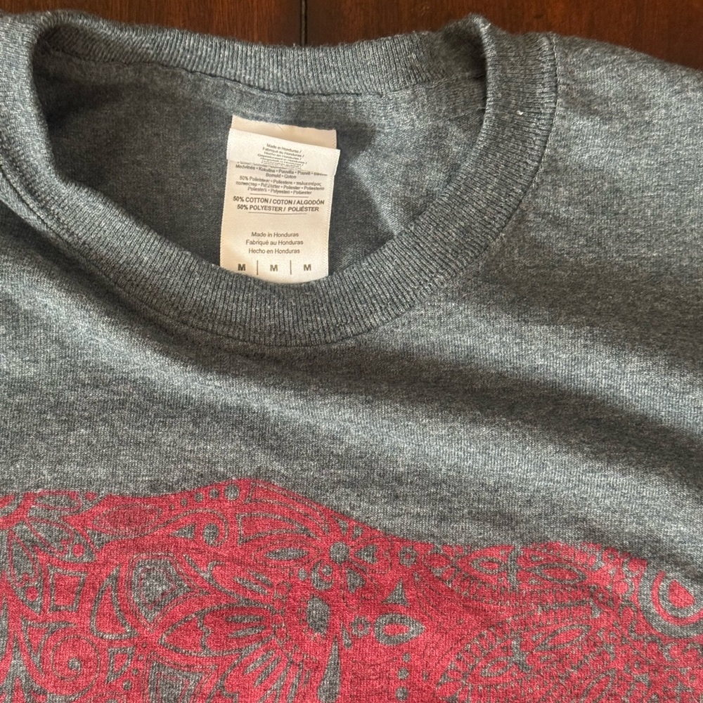 Gray T-Shirt with Red Elephant Design Medium - Picture 2 of 7
